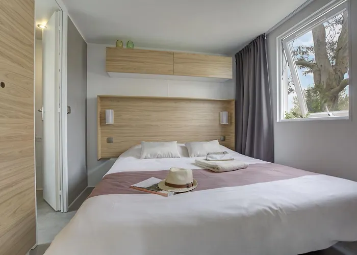 Nautilus 6p 3bdrms Airconpremium * 滨海圣奥班